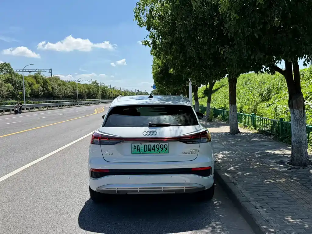 Audi Q4 e-tron — миниатюра 9