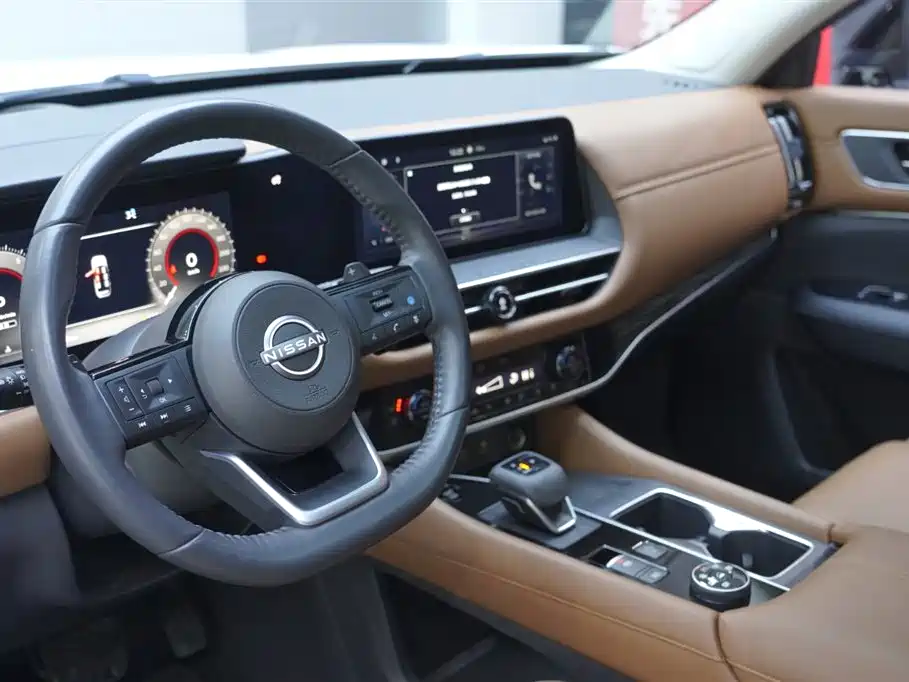 NISSAN EXPLORING THE LAND