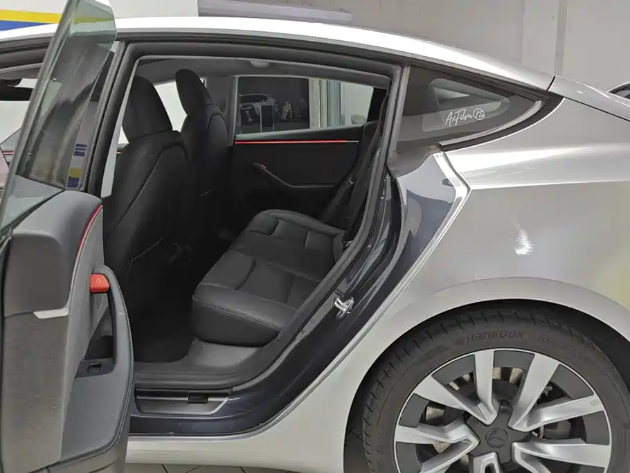 Tesla Model 3 — миниатюра 11