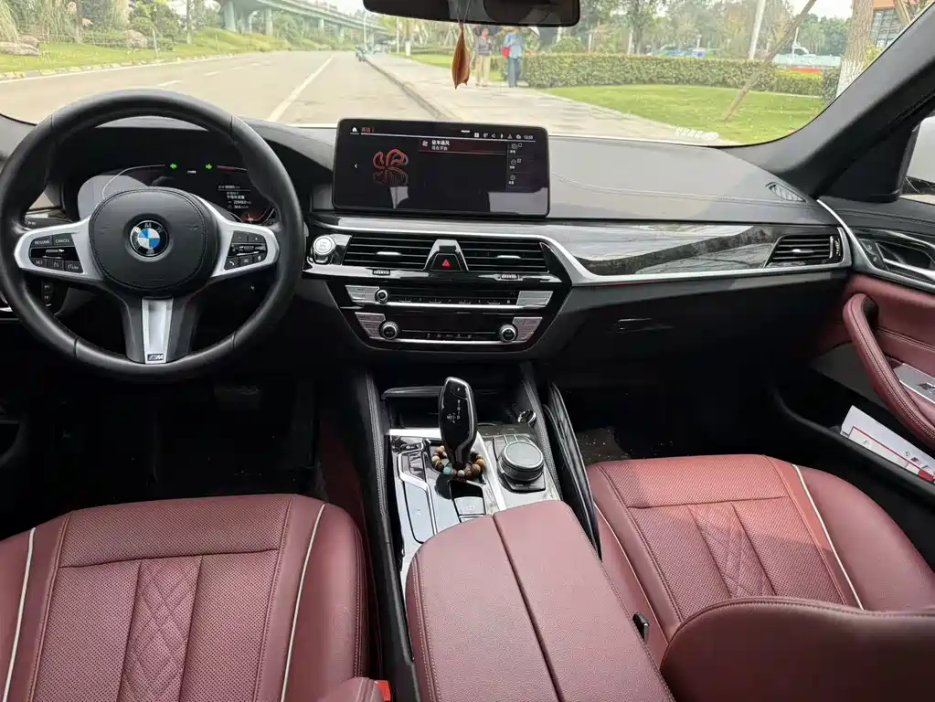 BMW 5 Series — миниатюра 7