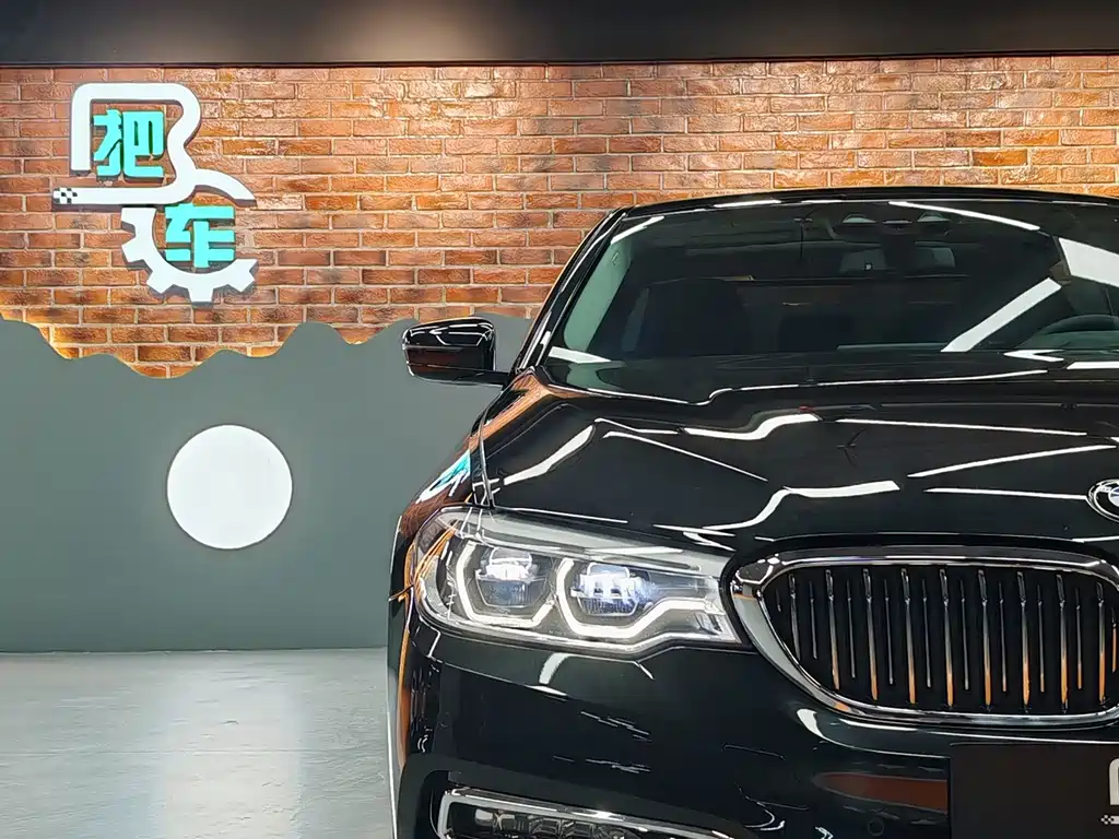 BMW 5 Series — миниатюра 8