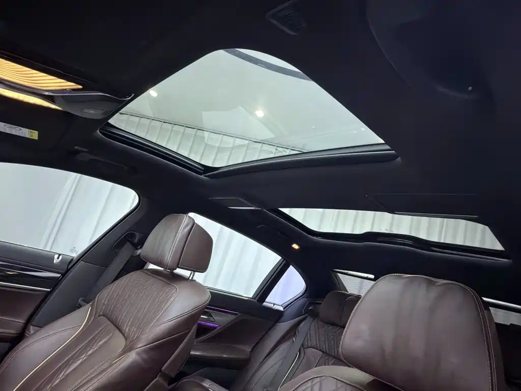 BMW 7 Series — миниатюра 14