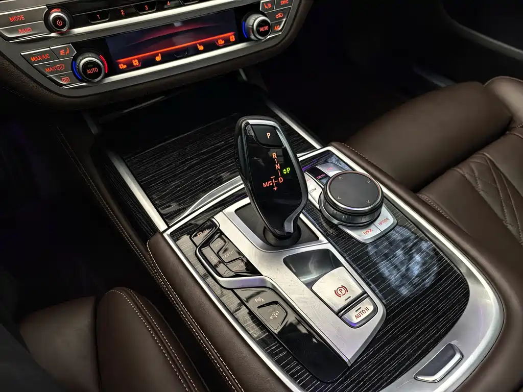 BMW 7 SERIES