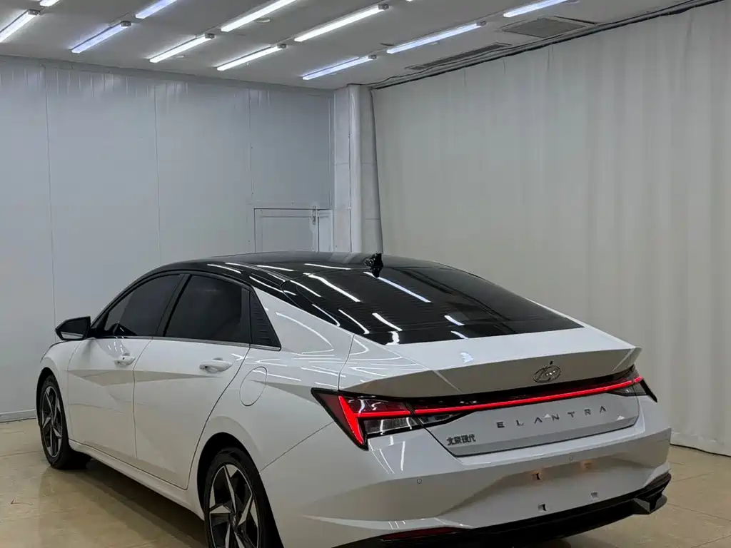 Hyundai Elantra — миниатюра 6