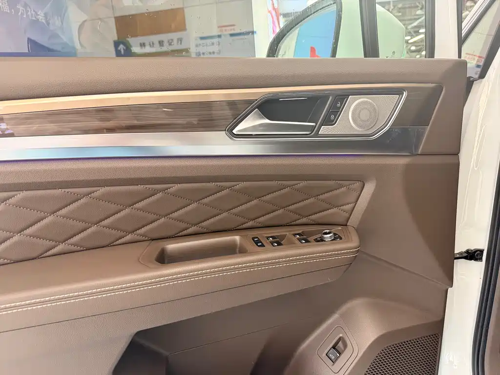 Volkswagen Viloran 2020 380TSI Luxury