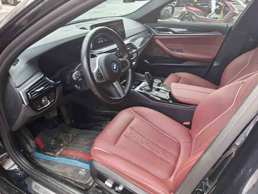 BMW 5 Series New Energy — миниатюра 5