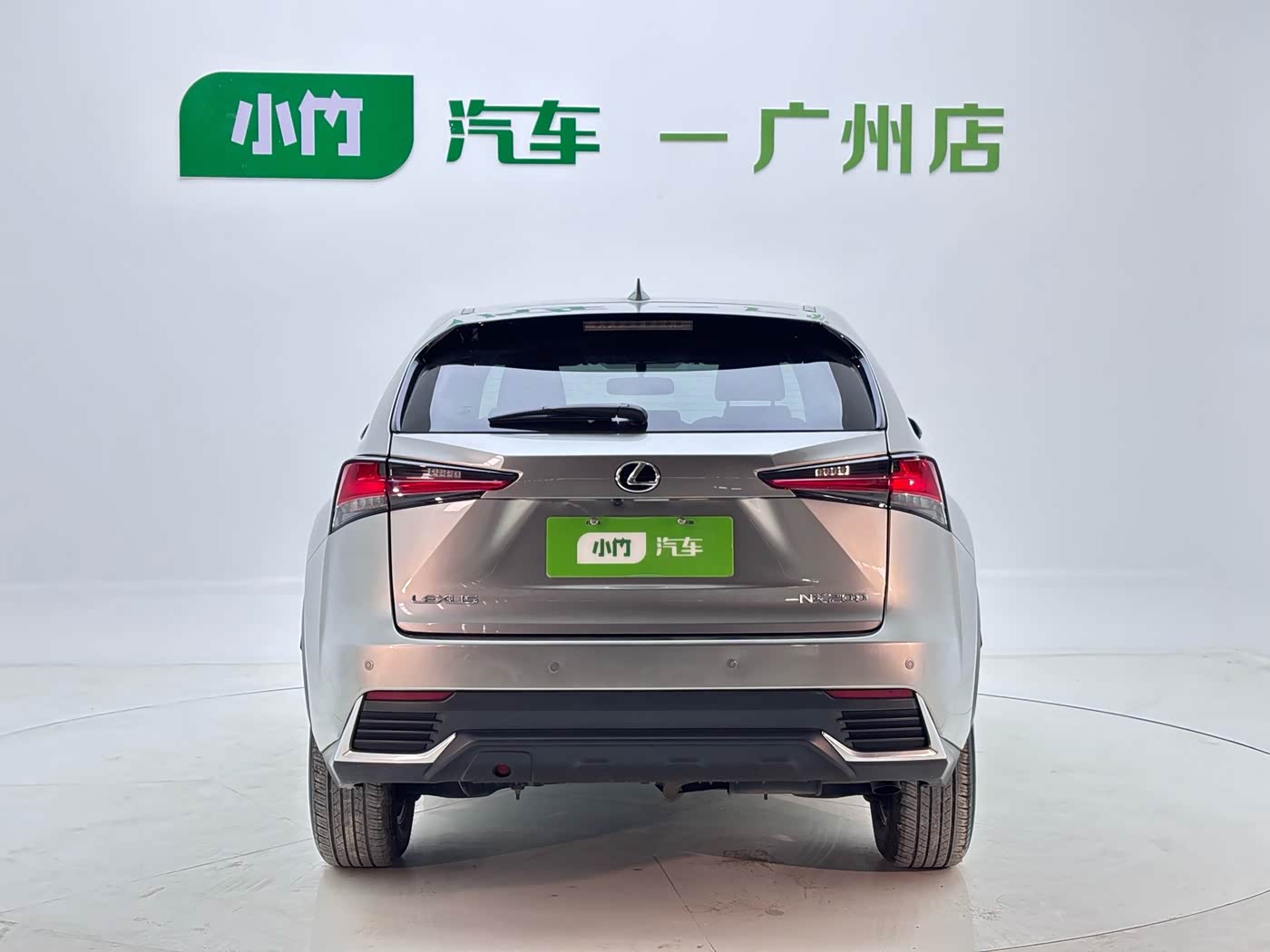 Lexus NX 2.0 л 2021 г. Серебристо-серый, пробег 36000 км
