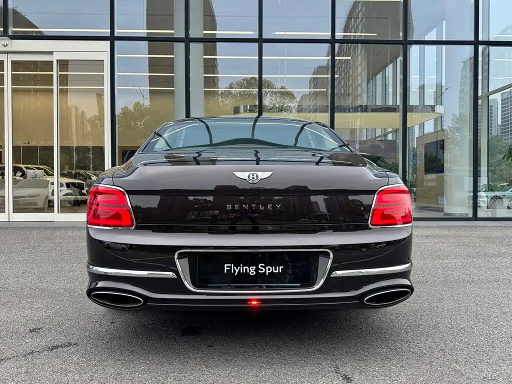 Bentley Flying Spur PHEV — миниатюра 5