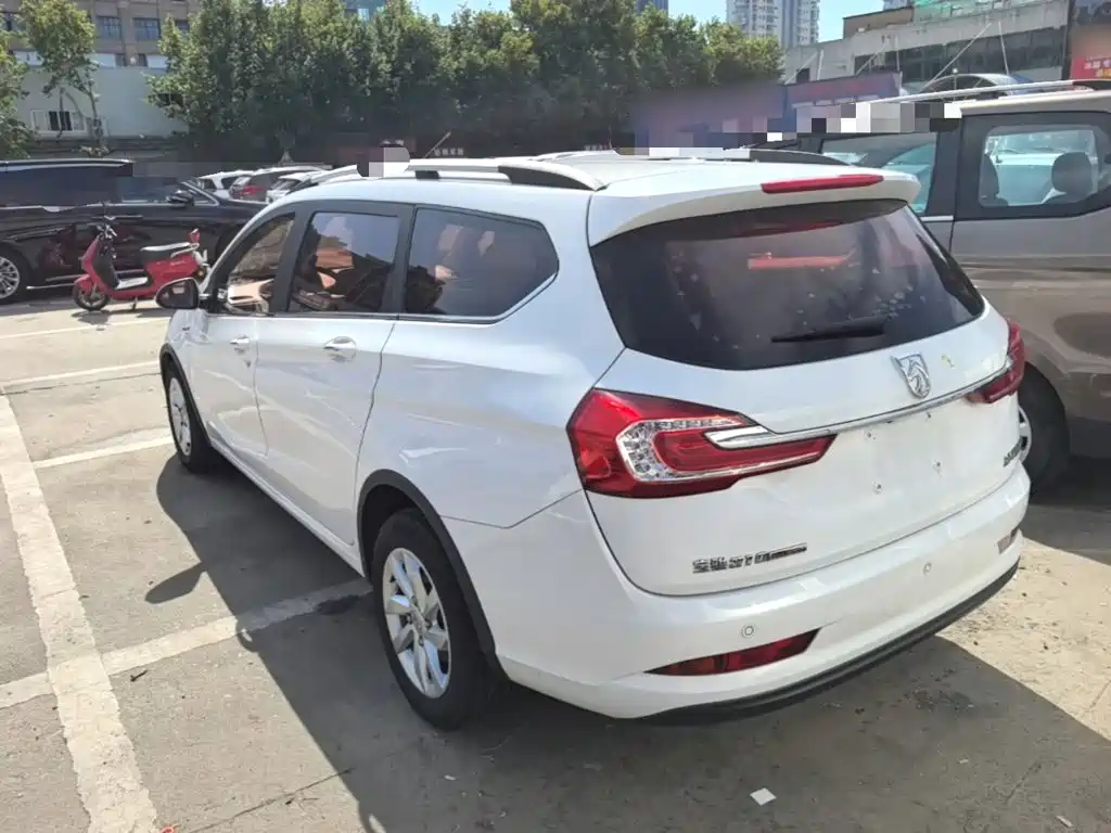 Baojun 310W — миниатюра 5