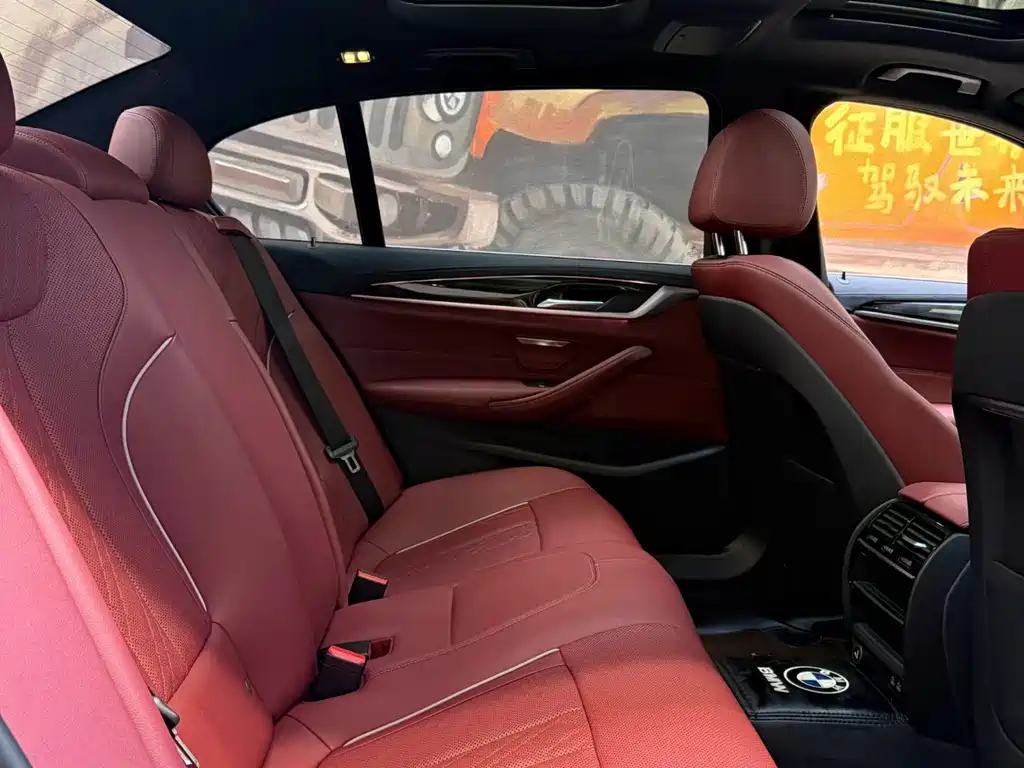 BMW 5 Series — миниатюра 9