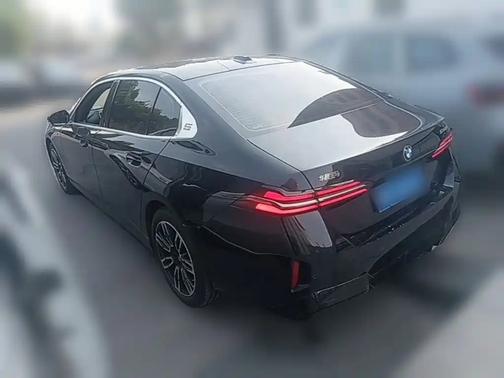 BMW 5 Series — миниатюра 7
