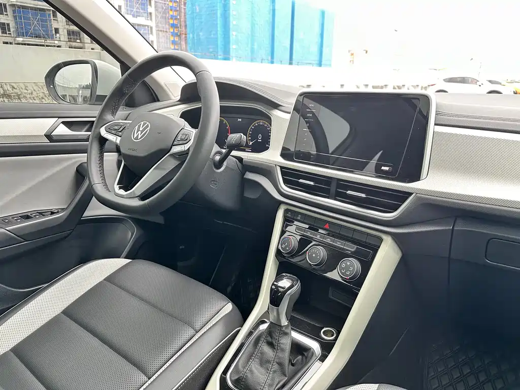 Volkswagen T-Roc — миниатюра 21