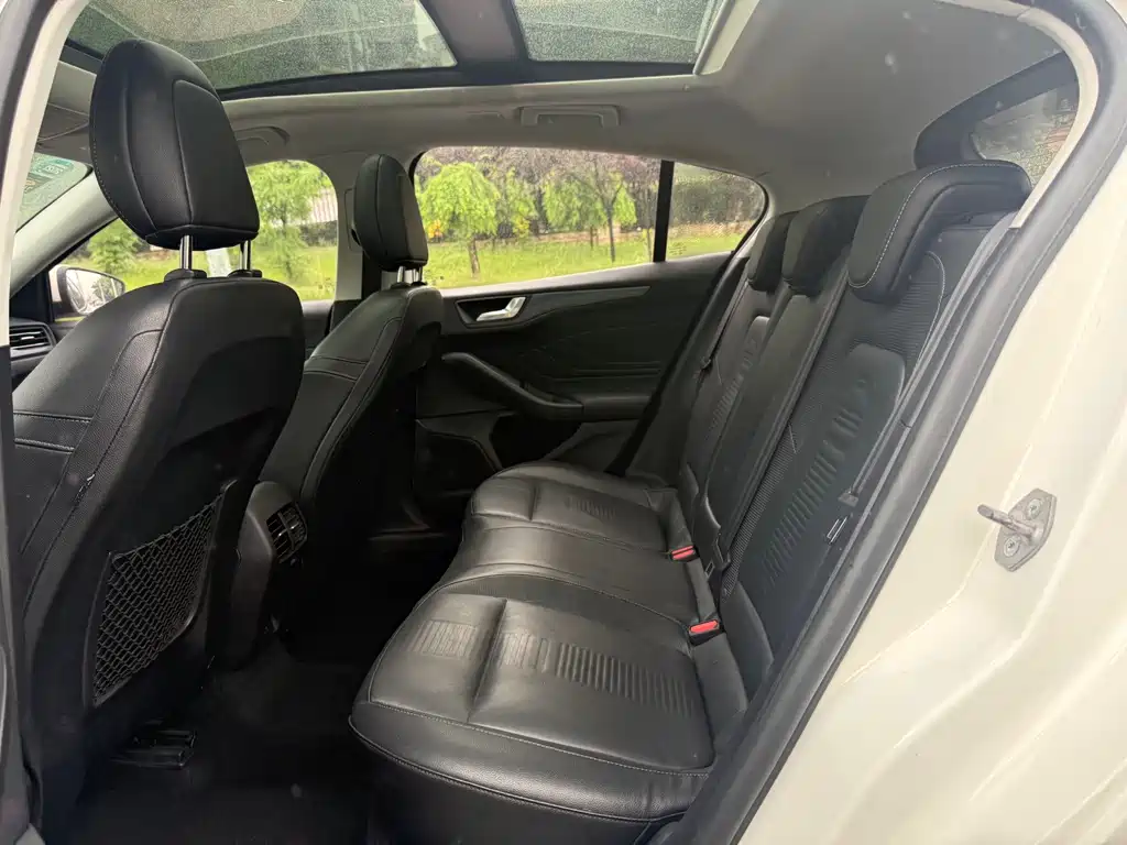Ford Focus Active — миниатюра 17