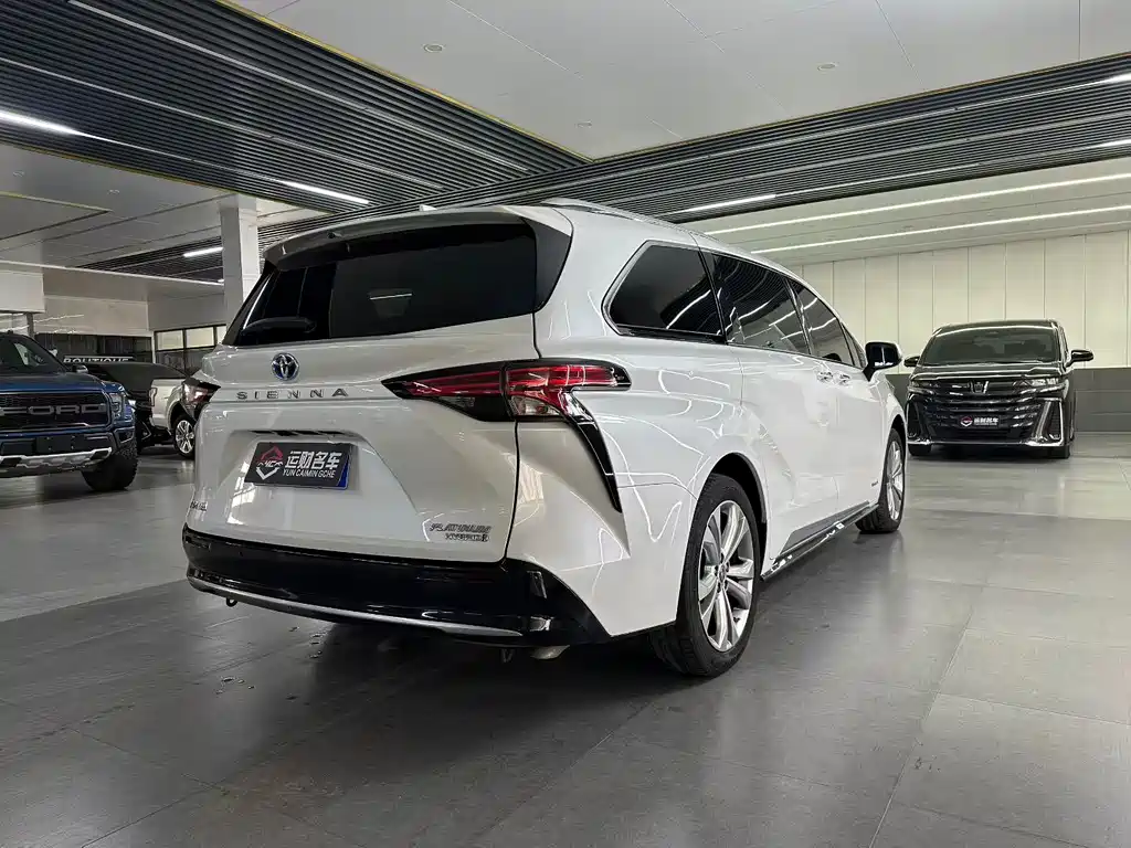 TOYOTA SIENNA