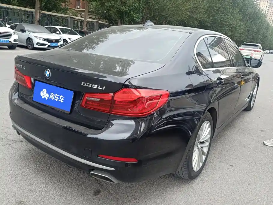 BMW 5 Series — миниатюра 3