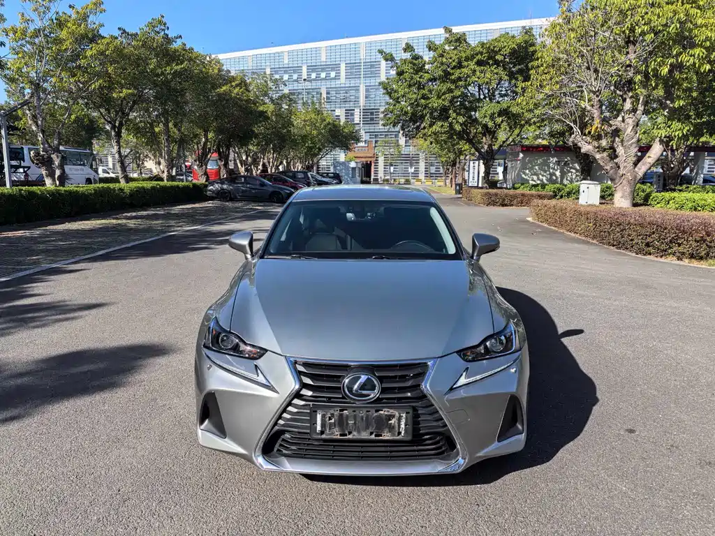 LEXUS IS