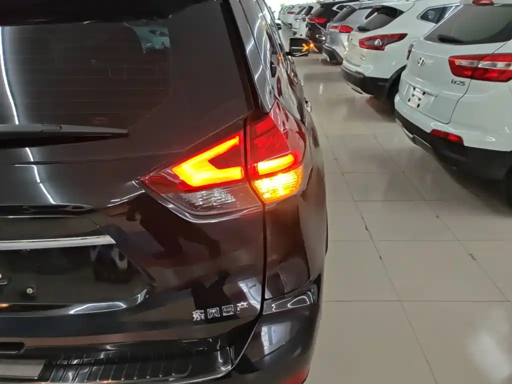 Nissan X-Trail — миниатюра 8