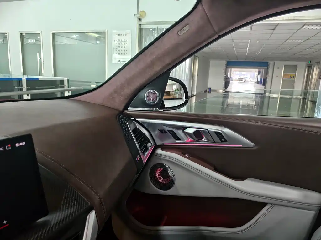 BMW XM — миниатюра 12