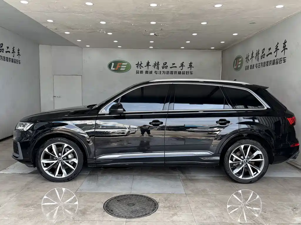 Audi Q7 2023 55 TFSI quattro S line Sport