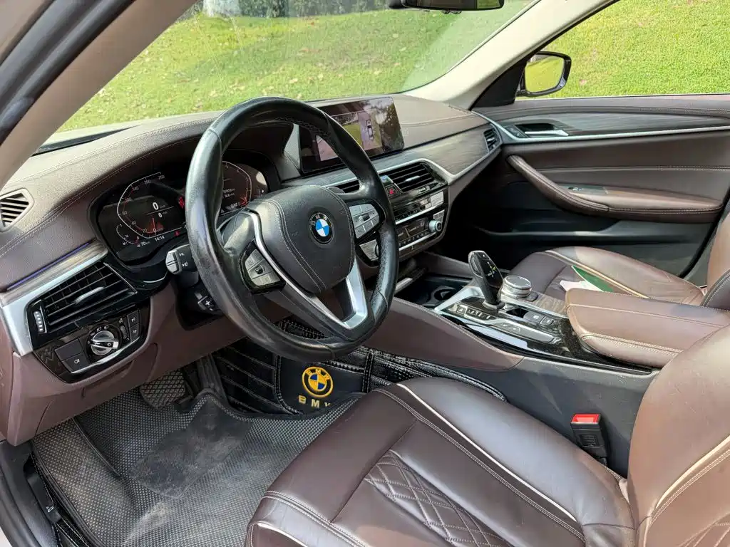 BMW 5 Series — миниатюра 7