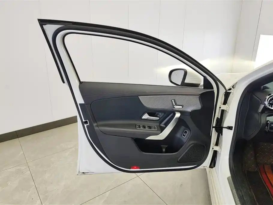 Mercedes-Benz A-Class A 2023 A 200 L Fashion