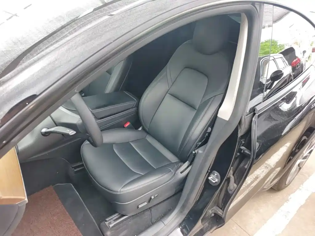 Tesla Model Y — миниатюра 15