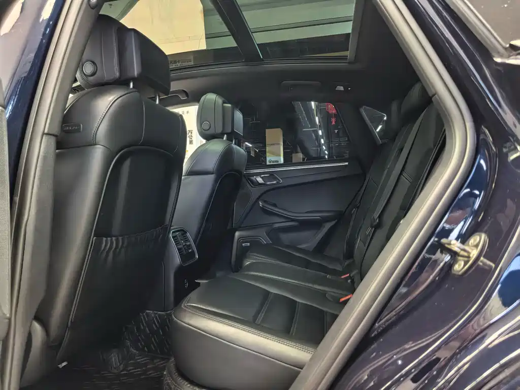 Porsche Macan — миниатюра 11