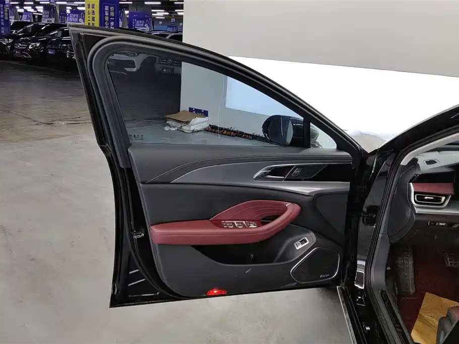 Hongqi H5 2023 2.0T AT