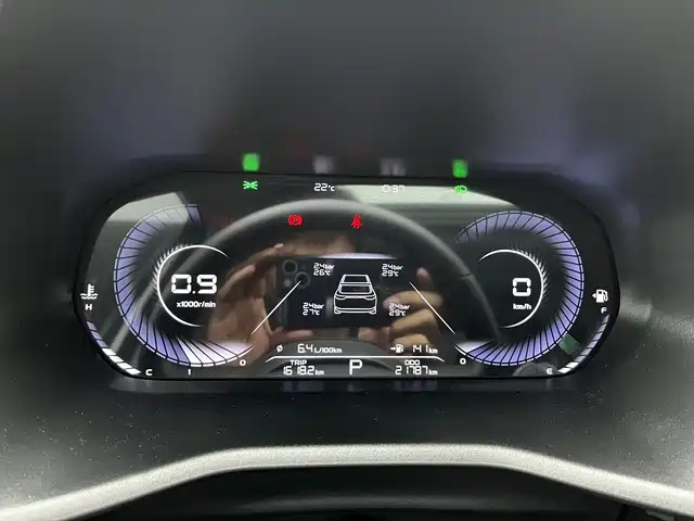 Geely Emgrand 2023 4 Champion 1.5L CVT Luxury