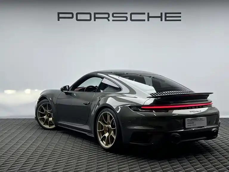 PORSCHE 911