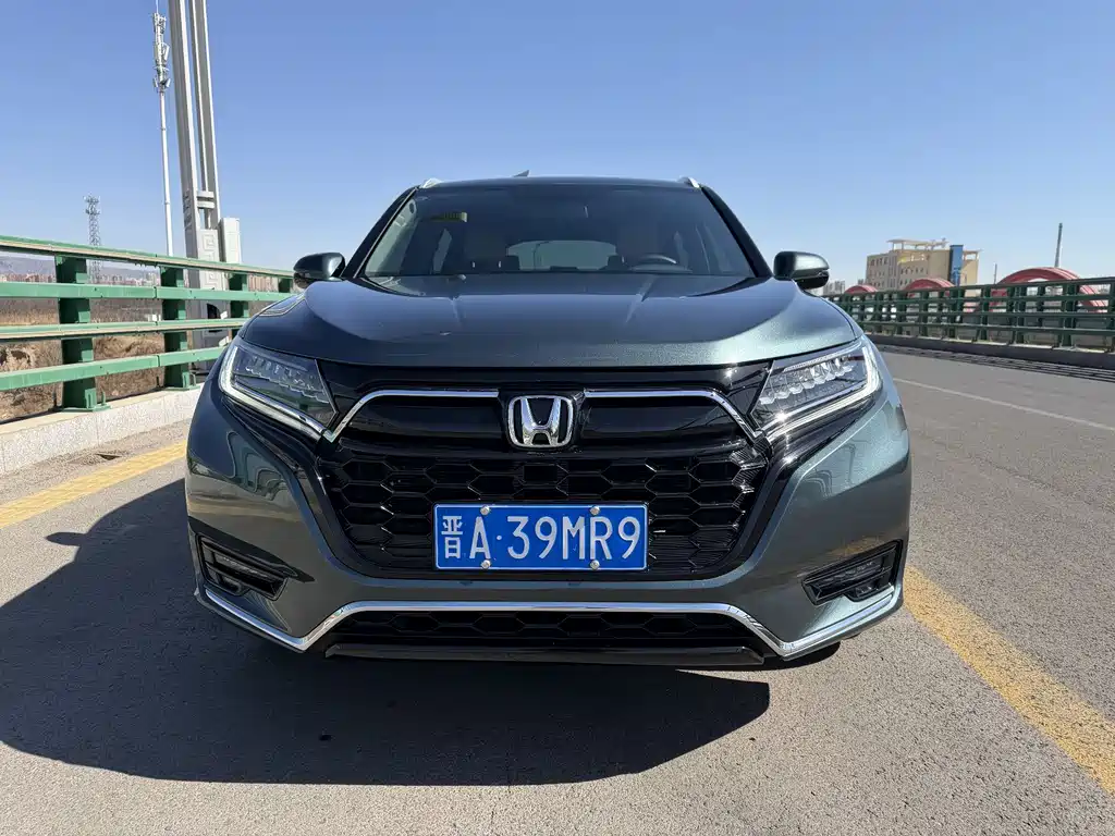 HONDA UR V