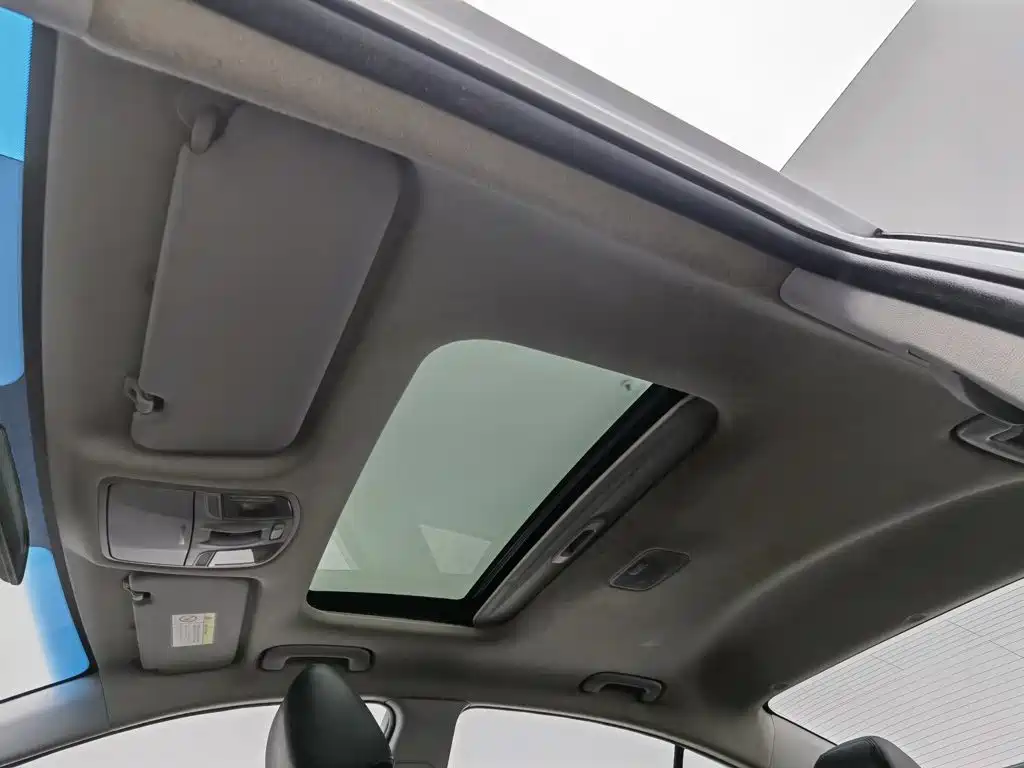 Hyundai Elantra — миниатюра 14
