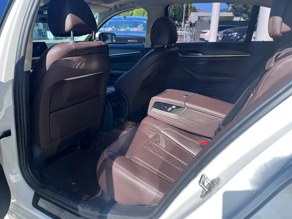 BMW 5 Series — миниатюра 10