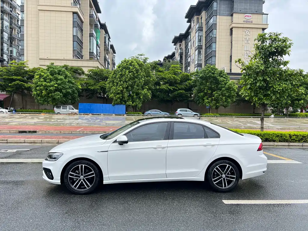 VOLKSWAGEN LINGDU