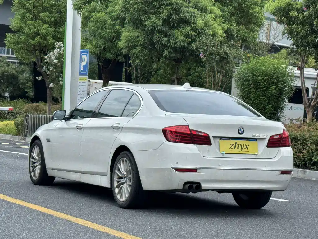BMW 5 Series — миниатюра 5