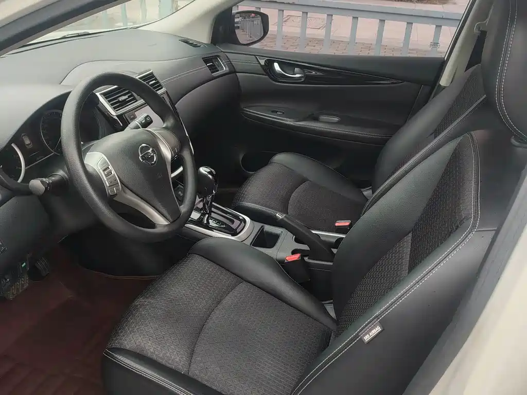 Nissan Tiida — миниатюра 8