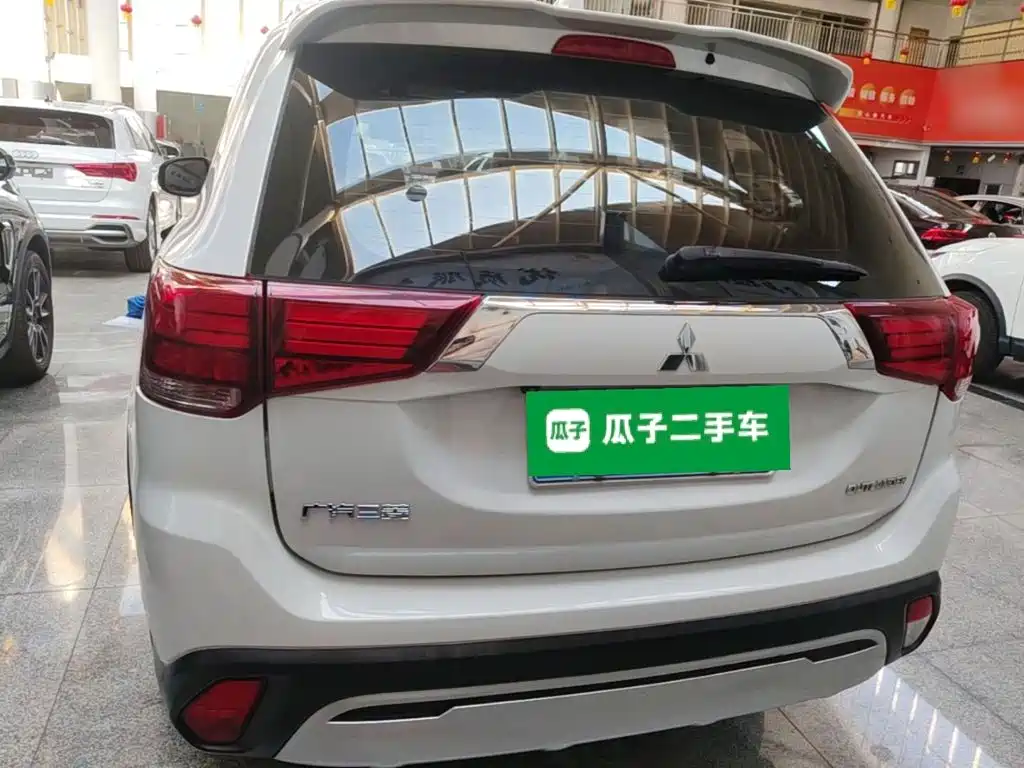 Mitsubishi Outlander — миниатюра 6