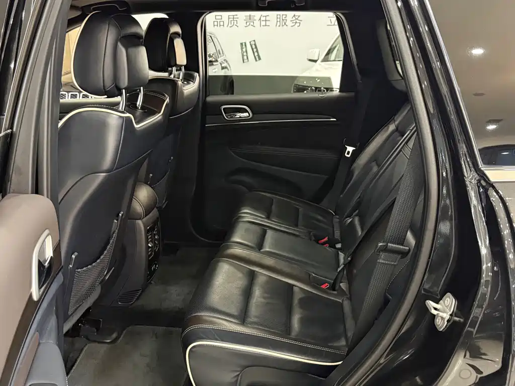 Jeep Grand Cherokee (Import) — миниатюра 11