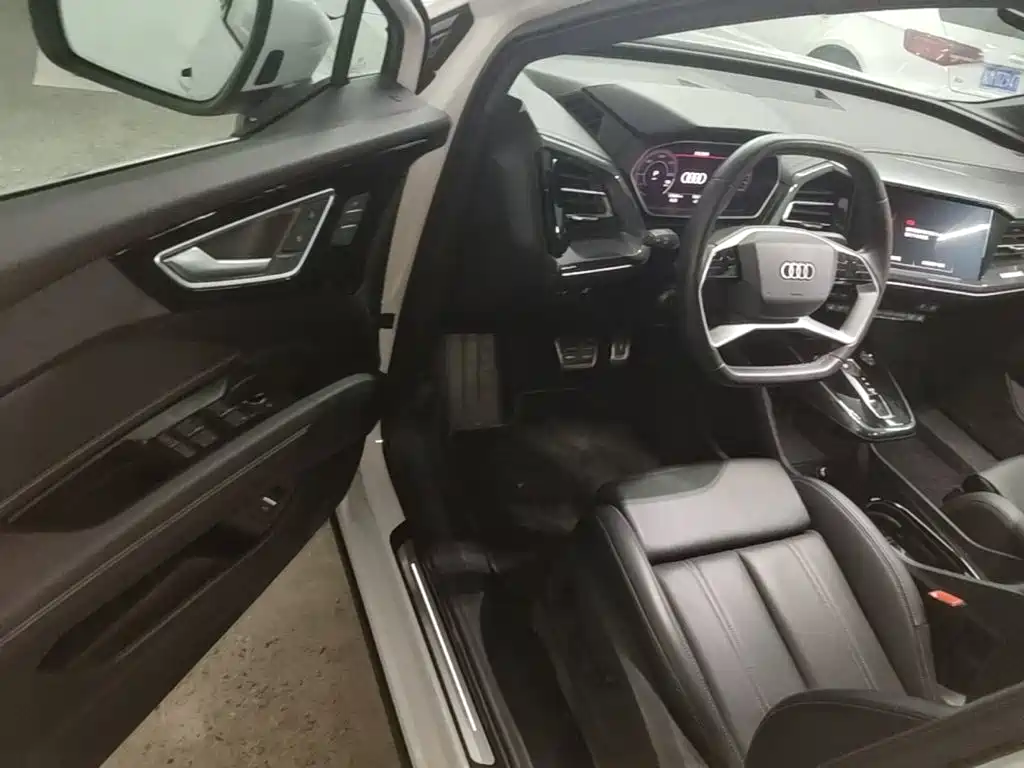 Audi Q4 e-tron — миниатюра 16