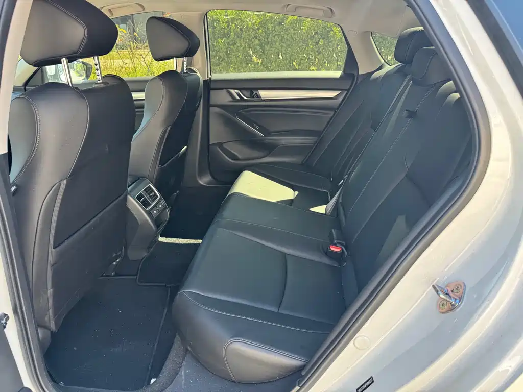 Honda Accord — миниатюра 8