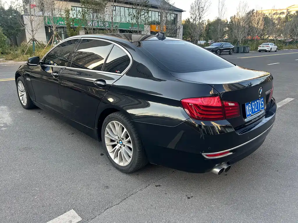 BMW 5 Series — миниатюра 8