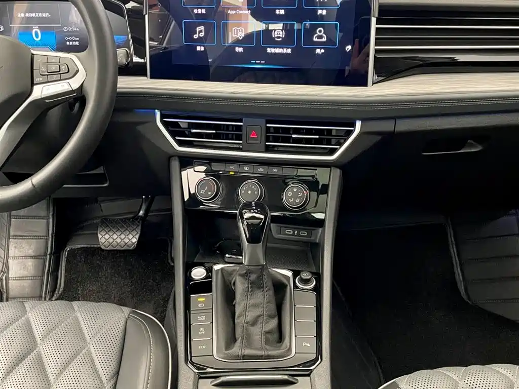 Volkswagen Sagitar 2023 300TSI DSG
