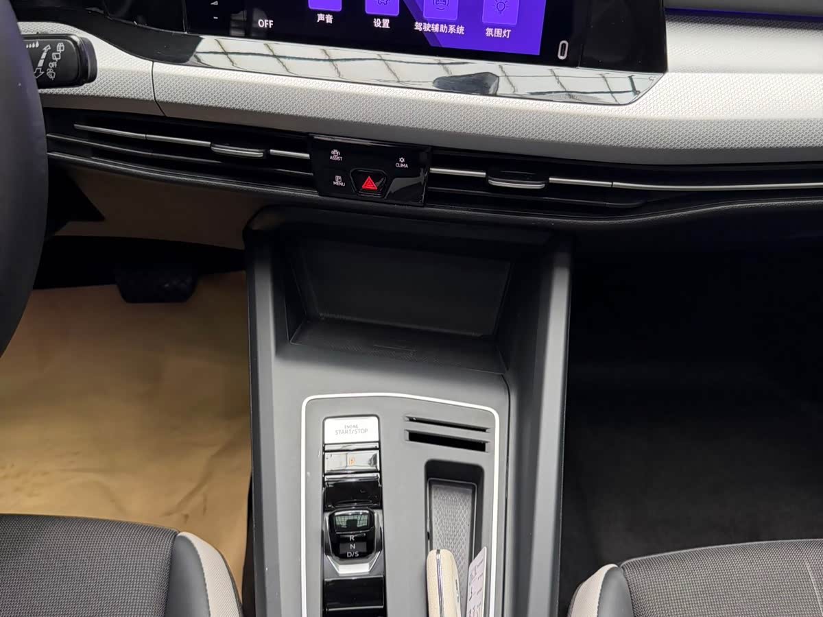 Volkswagen Golf 1.4 л 2022 г. Серебристо-серый, пробег 28000 км