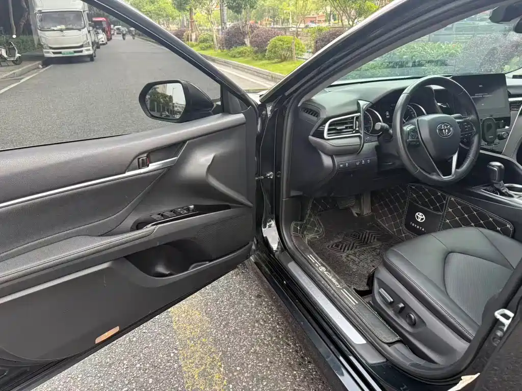Toyota Camry — миниатюра 7
