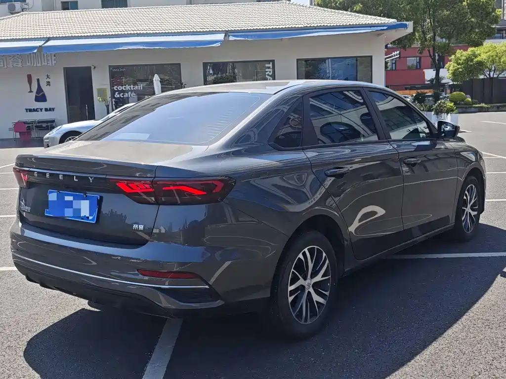 Geely Emgrand 2025 4 1.5L CVT Luxury