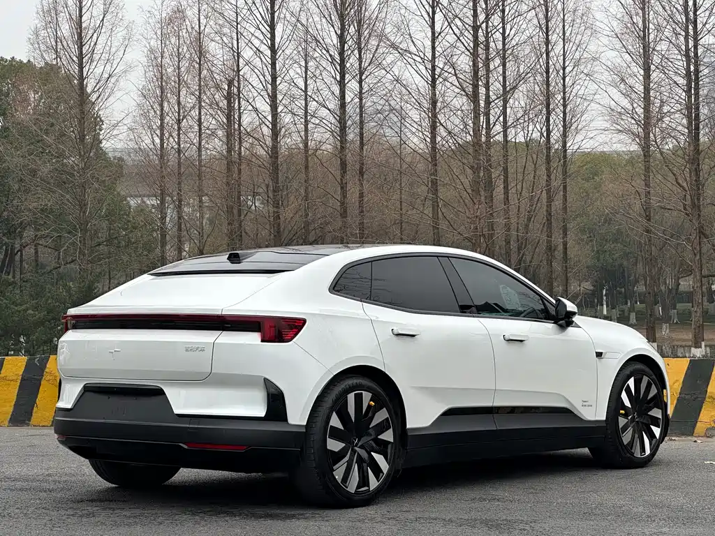 POLESTAR 4