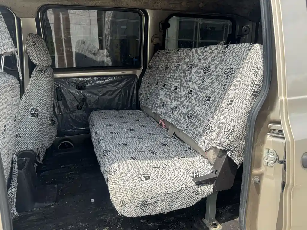 Wuling Hongguang V — миниатюра 7