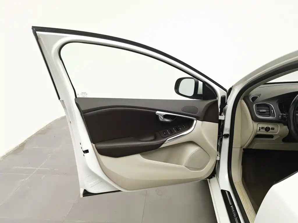Volvo V40 — миниатюра 8