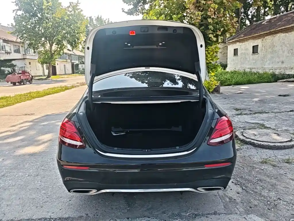 Mercedes-Benz E-Class — миниатюра 19