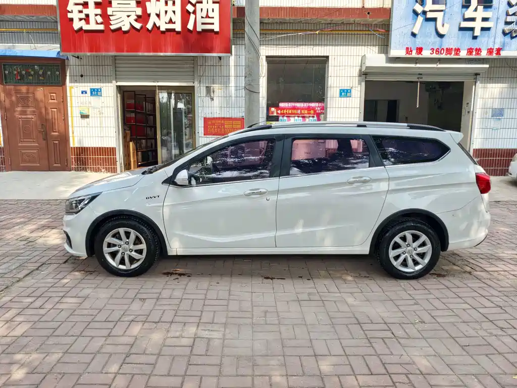 Baojun 310W — миниатюра 4